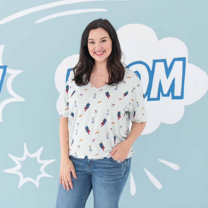 Women’s Relaxed Fit V-Neck in Superman