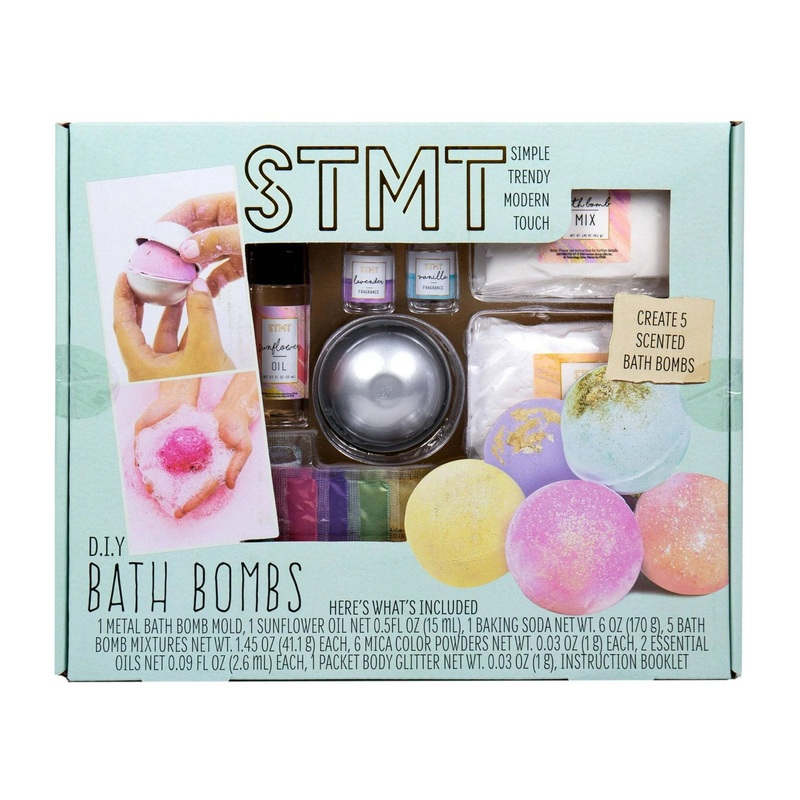 STMT Self Love Club DIY Bath Bombs