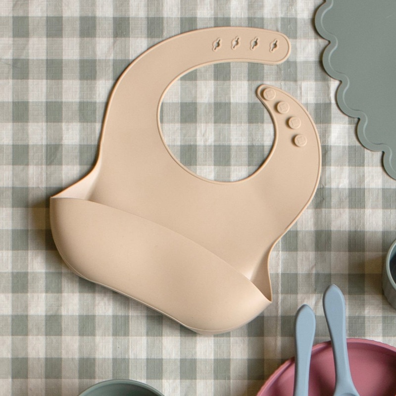 Mabel & Fox – Silicone Bib – Beige