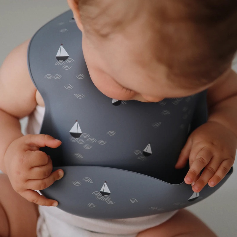 Mushie – Silicone Bib – Boats