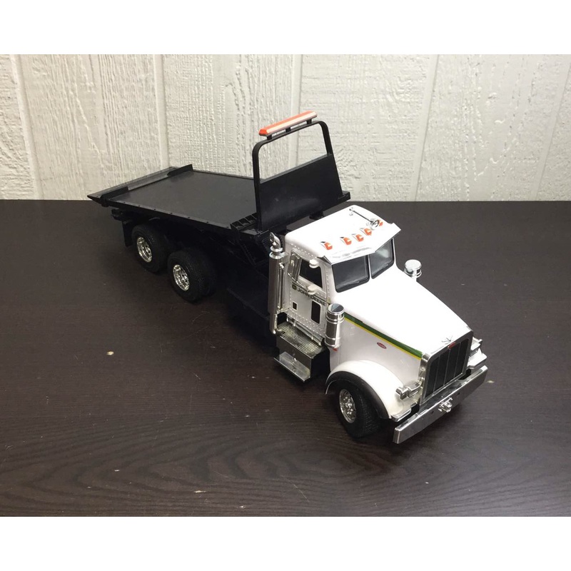 TOMY Big Farm Peterbilt With Farm Trailer