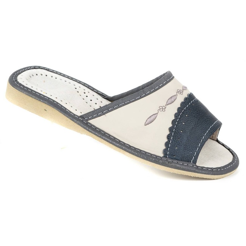 Women’s White and Graphite Slippers | SD45E